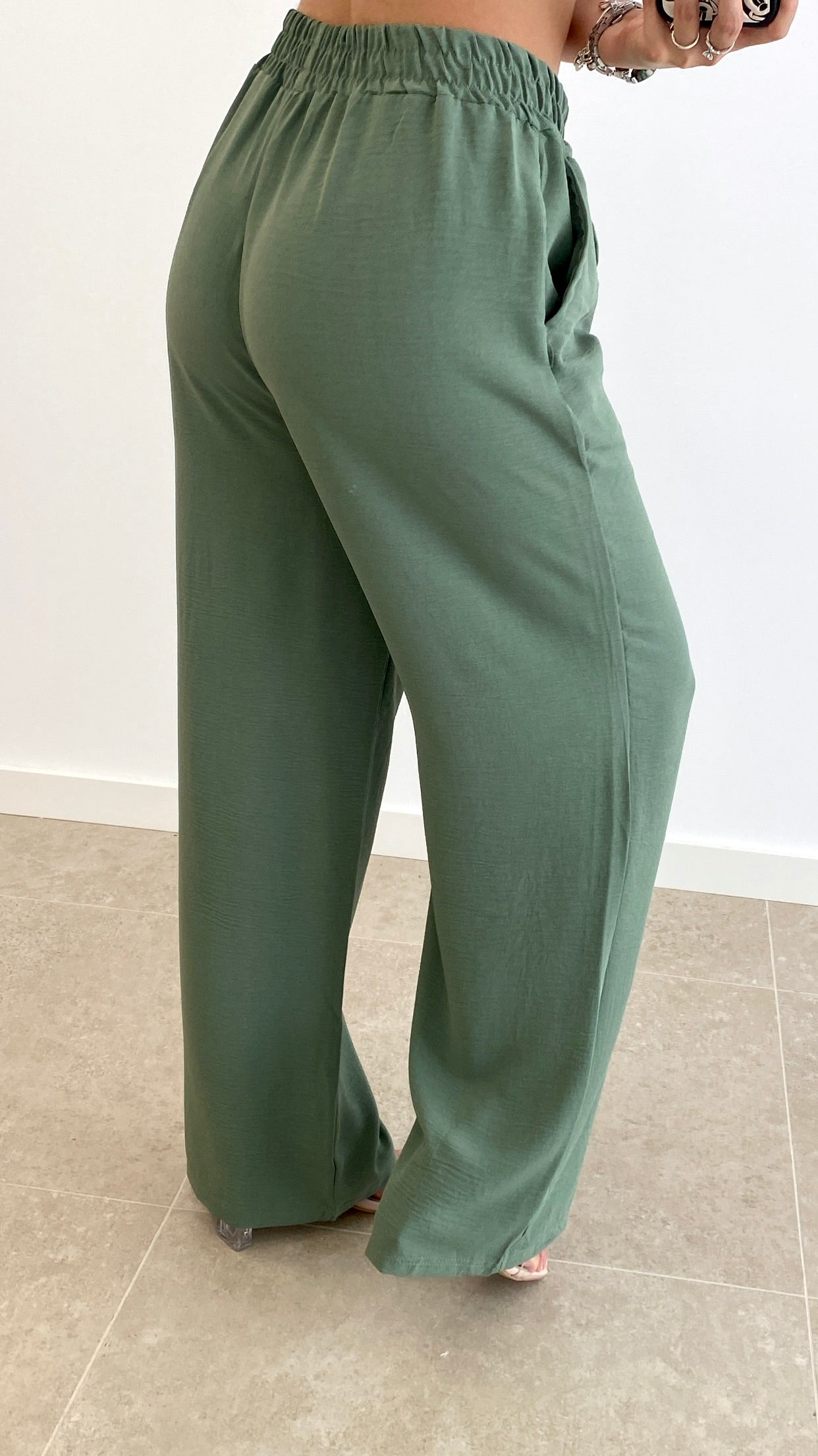 PANTALÓN LISO CINTURA ENGOMADA