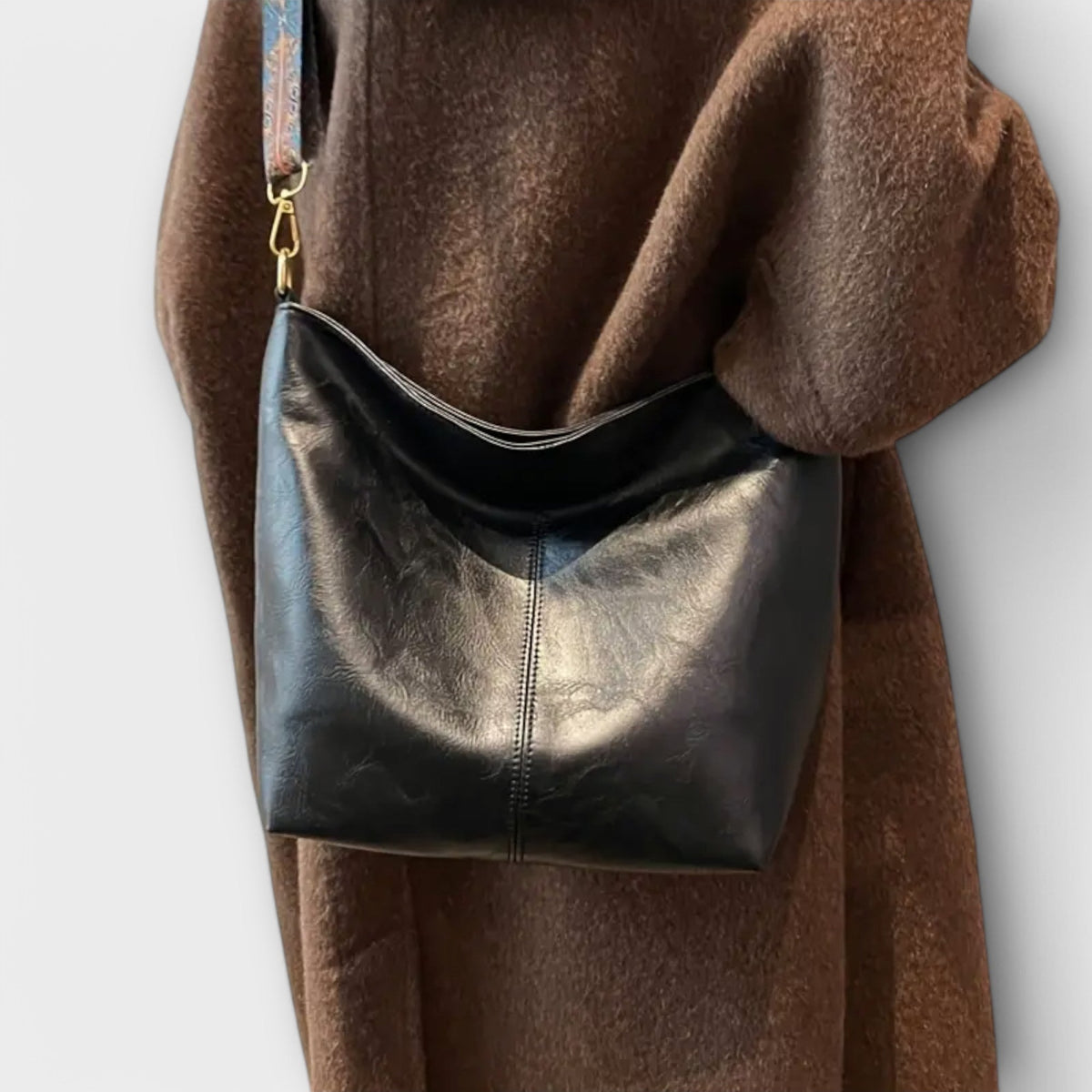 Lía | Bolso vintage con correa bordada
