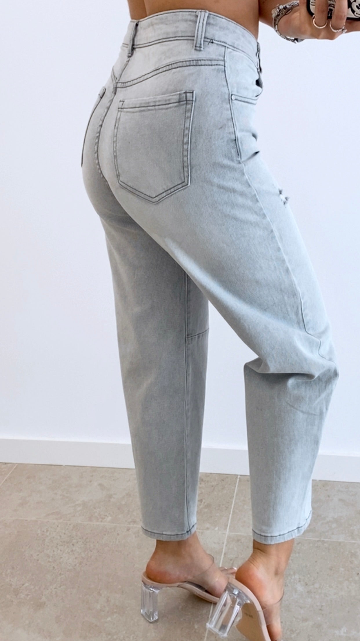 PANTALÓN EILOUS ROTO