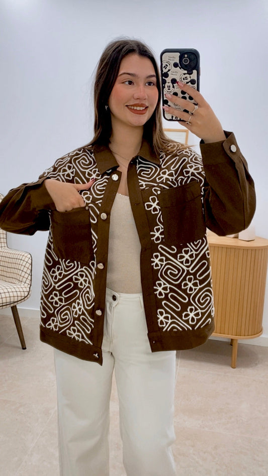 CHAQUETA BORDADA BOLSILLOS