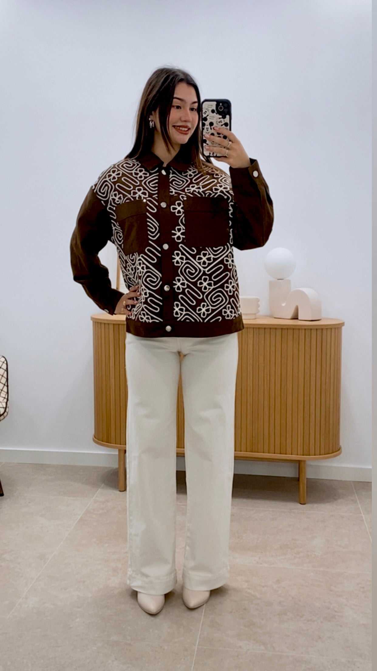 CHAQUETA BORDADA BOLSILLOS