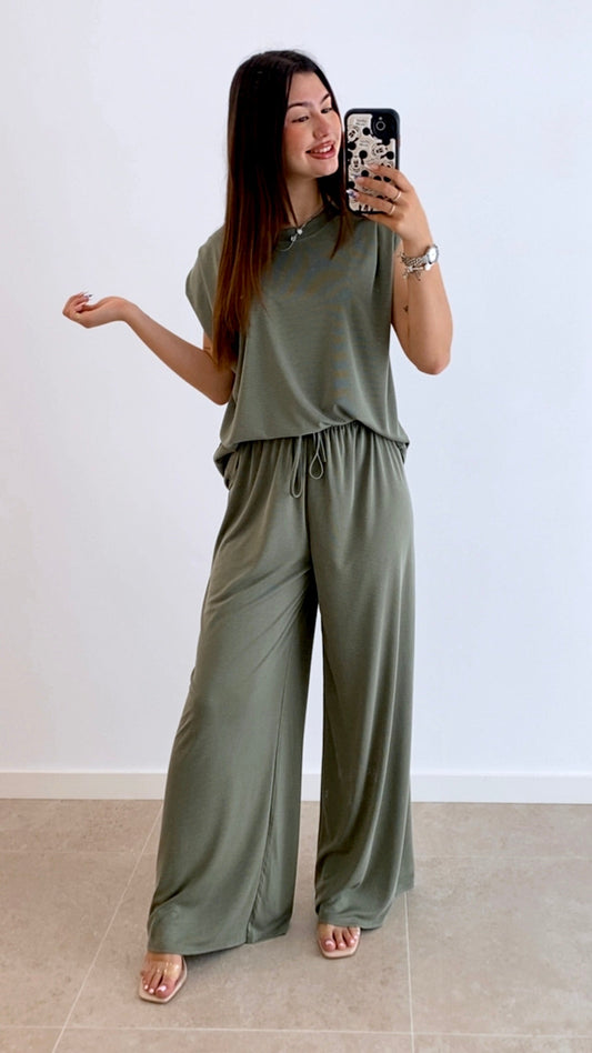 CONJUNTO CAMISETA HOMBRERAS + PANTALÓN