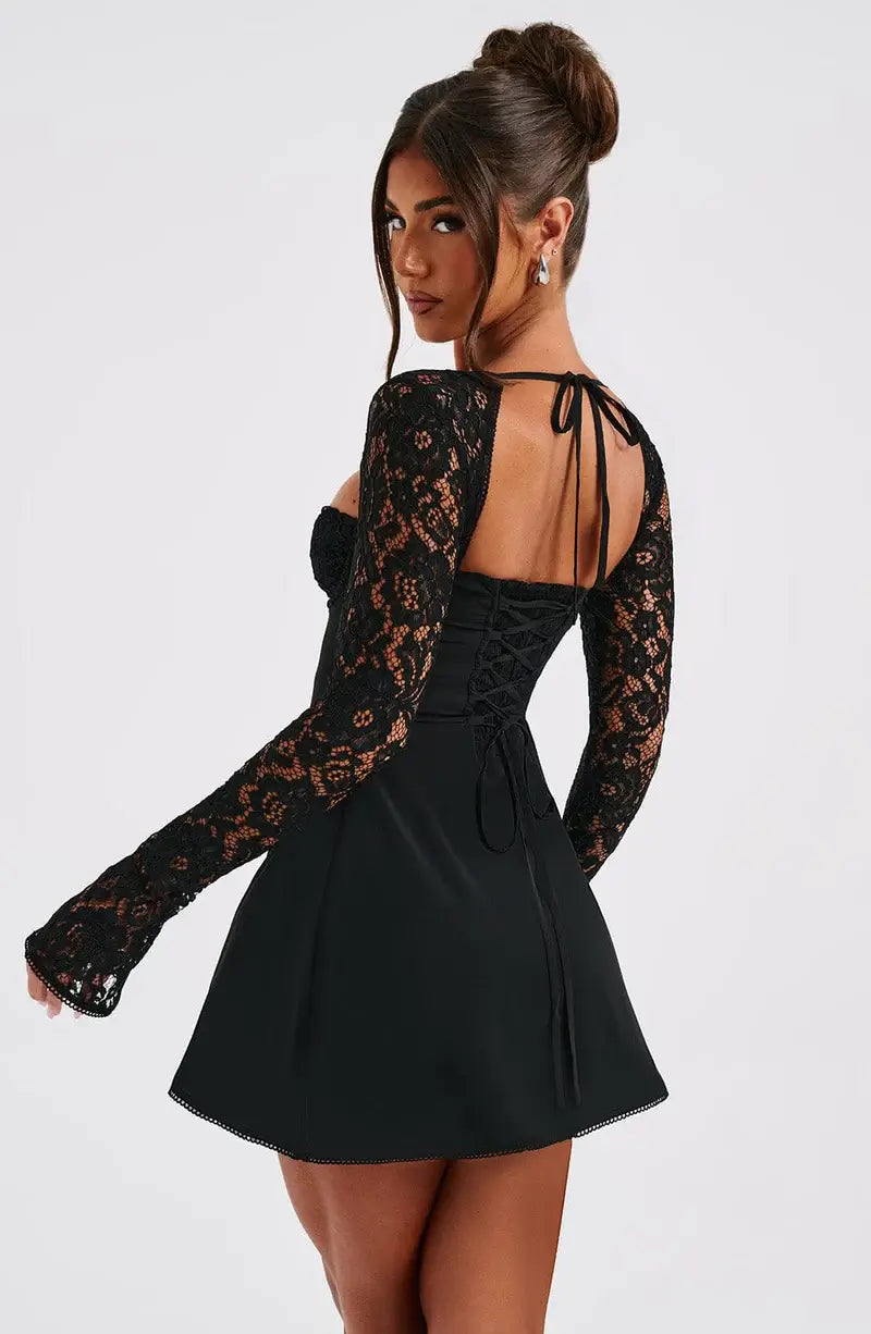 Flora - Vestido corto con detalles de encaje