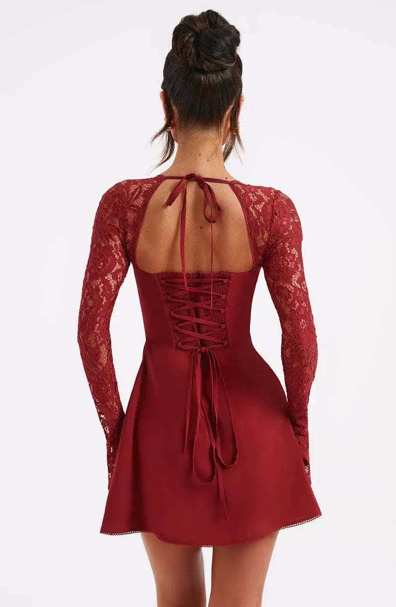 Flora - Vestido corto con detalles de encaje
