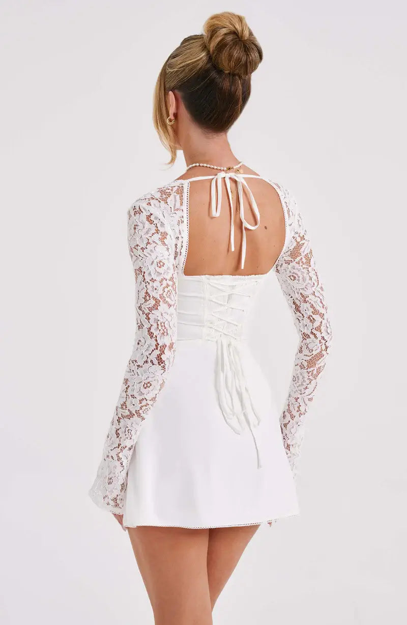Flora - Vestido corto con detalles de encaje